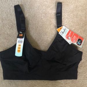 Playtex QuickStrap flexes to fit 36B, 36C, 38B. New with tags!